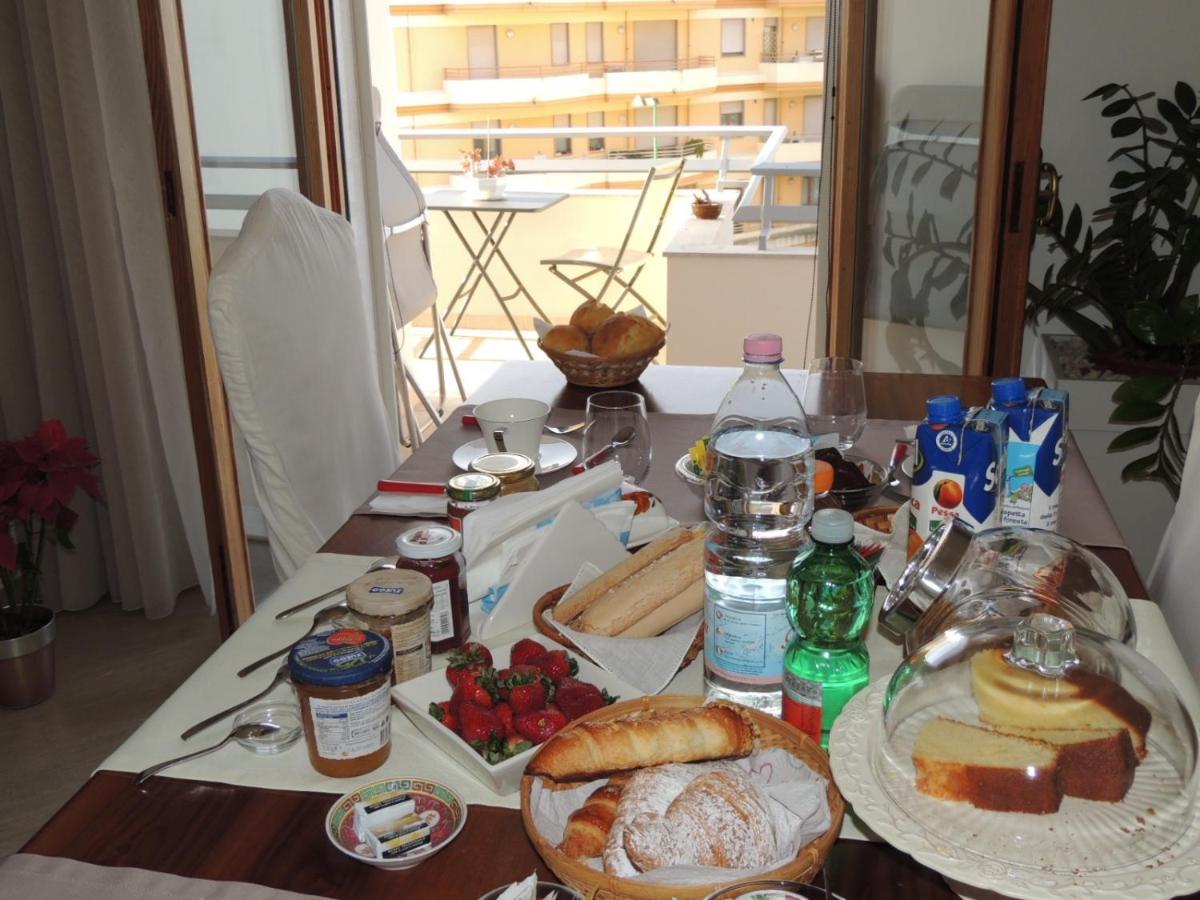 La Terrazza Acomodação com café da manhã Oristano Exterior foto